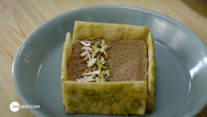 Sooji Halwa with Luchi Crisps